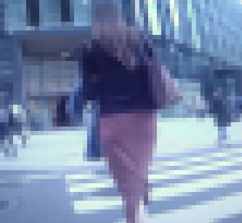 昼休みの美人OLが歩く後ろ姿　サンプル画像2