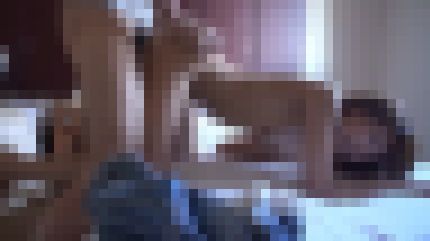 スレンダーな24歳マッサージ店員が狭いアソコの奥を激しく突かれ悶絶　サンプル画像3