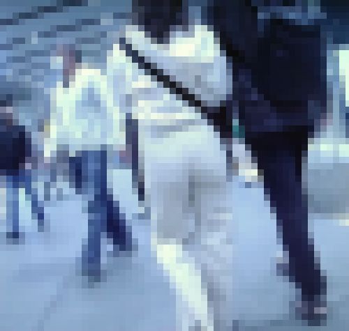 超美爆尻をした激カワ美女がピタパンパンパンにして歩いてるよ サンプル画像