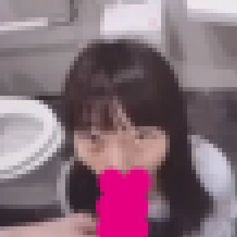 【シリーズ②】陥没乳首がエロすぎる専門学生♪多目的トイレでパパ活♪フェラと手マンセット♪　サンプル画像1