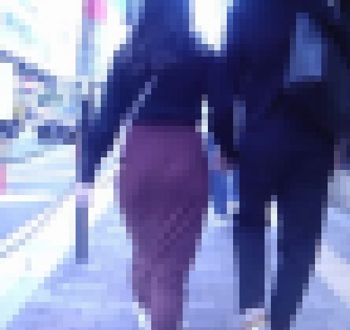 清楚系の激カワ美女がタイトスカート履いてお尻ピタつかせて歩いてるよ　サンプル画像3