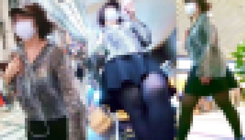No.790元気に上下する乳揺れっぷりに思わず目線を奪われてしまうお姉さんのムチムチボディに密着取材 サンプル画像