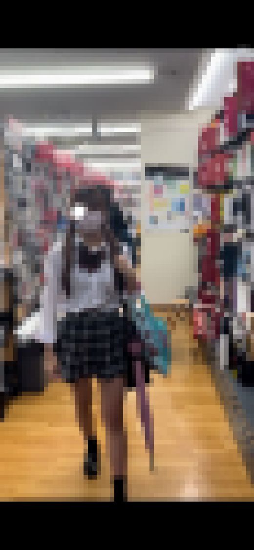 SS級ギャルKちゃんと制服姿で再会…逆さ、めくりでTバックを堪能＊他人バレあり　サンプル画像1