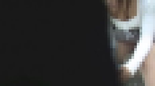 乳首ちら 無防備な胸元を狙った絶対乳首GET【神アングル】　11　サンプル画像3