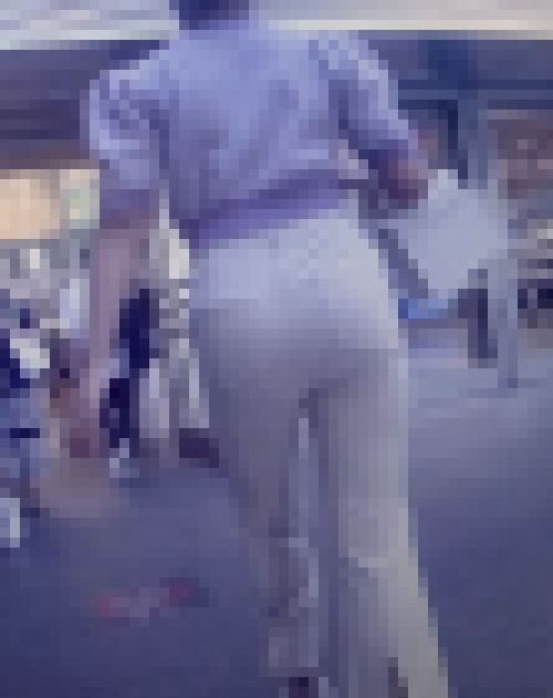 高級感溢れる美女がピタパン履いて超美爆尻ふって歩いてるよ　サンプル画像2