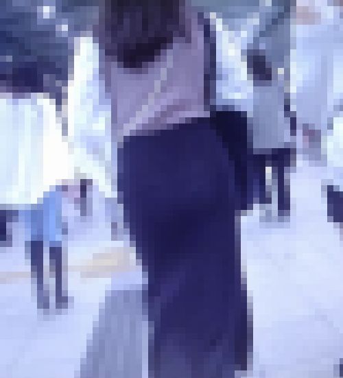 清楚系の可愛い女の子がタイトスカート履いてプリプリな巨尻モッコリさせて歩いてるよ　サンプル画像1