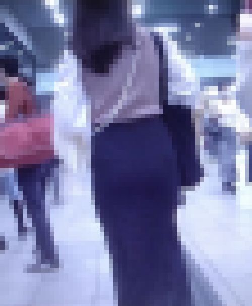 清楚系の可愛い女の子がタイトスカート履いてプリプリな巨尻モッコリさせて歩いてるよ　サンプル画像2