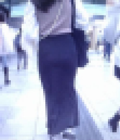 清楚系の可愛い女の子がタイトスカート履いてプリプリな巨尻モッコリさせて歩いてるよ　サンプル画像3