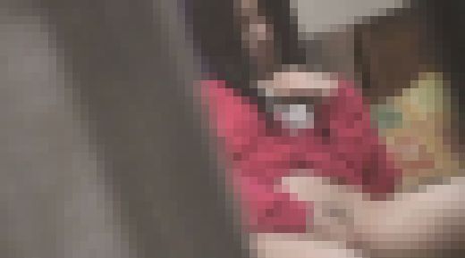 【民家】【窓】【覗き】【オナニー】リアル流出映像。素人女子の自宅顔　33　サンプル画像1