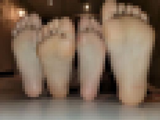 No.26.27 20歳可愛いギャル2人組の足裏 サンプル画像1