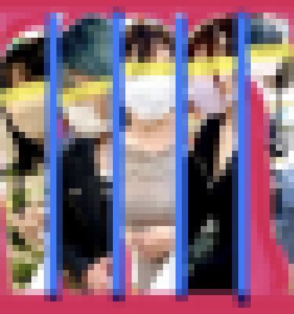 完全オリジナル素人逆さ撮り！スペック高め！チラリ集ミニスカの綺麗めお姉さんや人妻さん達に特攻しました。82号機(スマホ撮り) サンプル画像