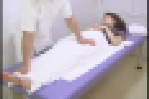 カップルOKマッサージ店彼氏の隣で彼女寝取り猥褻マッサージ　04　サンプル画像1