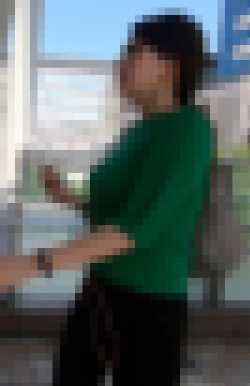 サマーニットでぷるんと揺れる美女　サンプル画像1