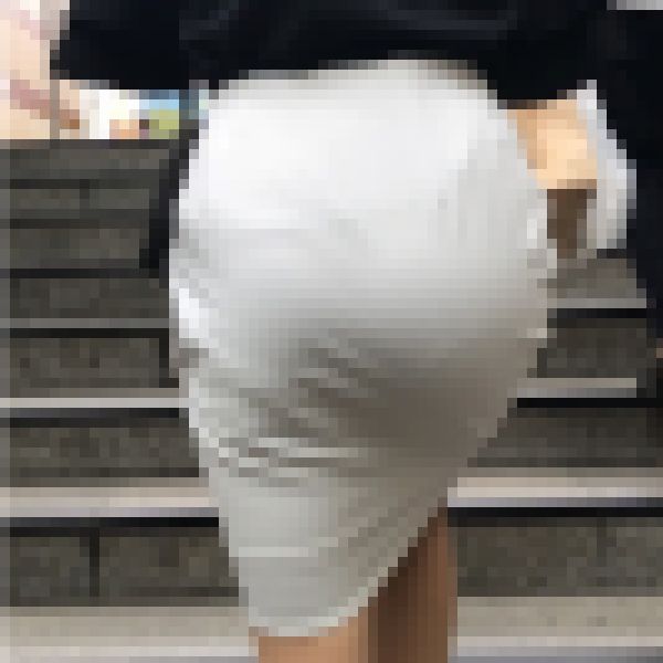 【好評再販SALE】どエロいセレブ風の熟女のデカ尻！白のタイトスカートがパンティーラインをガッツリ淫乱女を演じている【152】 サンプル画像