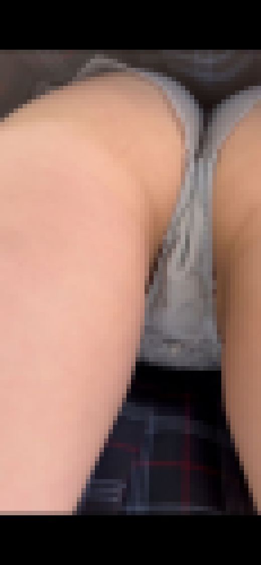 清楚系美人Kちゃん　お尻スケスケパンツを逆さ撮り　サンプル画像2