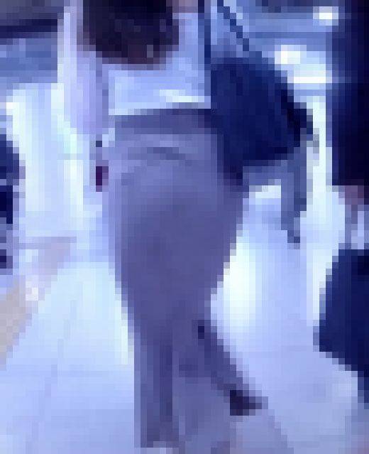 スタイル抜群の超絶美女がタイトスカート履いて美尻ピタつかせて歩いてるよ　サンプル画像1