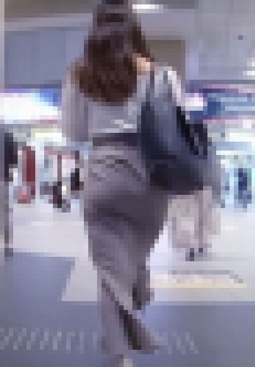 スタイル抜群の超絶美女がタイトスカート履いて美尻ピタつかせて歩いてるよ　サンプル画像3