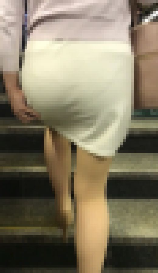 【好評再販SALE】都内でエロ尻を魅せながら闊歩する熟女oLと新人OLのエロ尻対決！こんなエロむちなお尻最高【155】　サンプル画像2