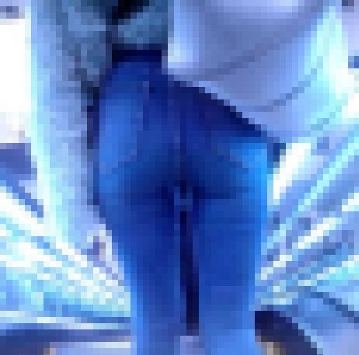 スタイル抜群でルックスも最高級の美女がスキニーデニム履いて国宝級のプリプリ美桃尻ふって歩いてるよ　サンプル画像1