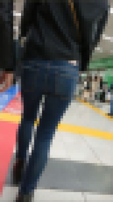 【食べ頃ヒップ】20代ムチムチ尻で挑発するデニムヒップは最高のおかず3 サンプル画像