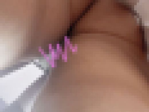 【禁断の逆さ撮り】警戒心MAXのお姉さんとバレてしまった横取り同業者　サンプル画像3