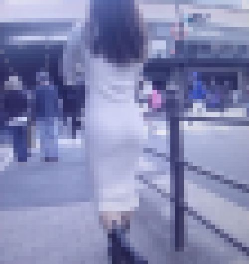 超絶に色っぽい極上美女が白いタイトワンピ着てエロ尻モッコリさせて歩いてるよ サンプル画像