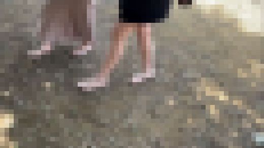 【完全裸足】第22弾！裸足で歩く女性2人組 その2　サンプル画像2