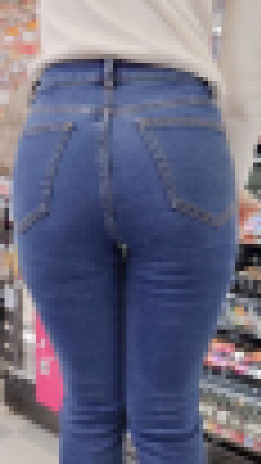 【ピチピチジーンズ】巨尻をアピールするエロそうな女　サンプル画像3
