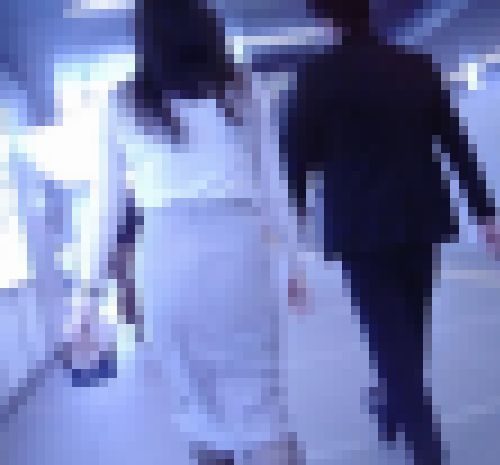 超ドエロヒップのOLがお昼休みに上司とイヤらしい肉体をクネらせながら歩いてるよ サンプル画像