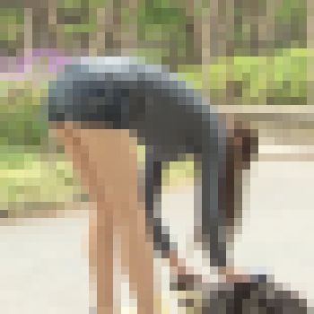 【はみ尻激写】食い込んだショーパンからはみ尻する美女　サンプル画像1