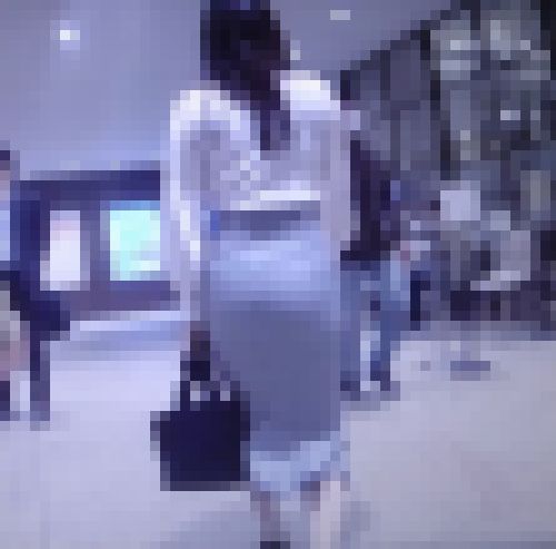 激エロフェロモンボディの美人OLが昼休みにタイトスカート履いてダイナマイト美爆尻ふって歩いてるよ サンプル画像