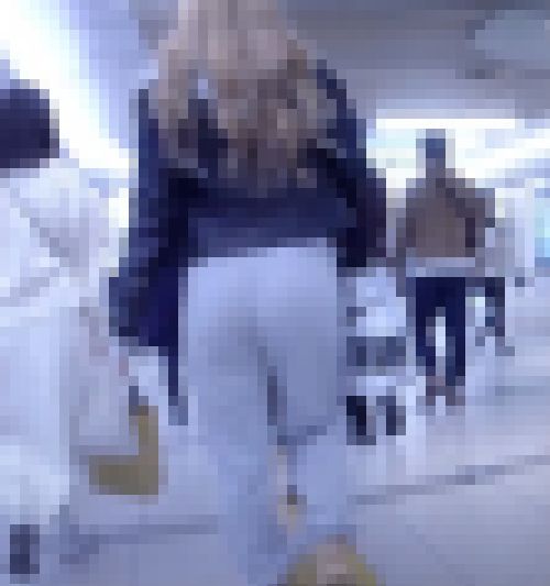 超美人ギャルがモッコリドエロ美巨尻パンパンにして歩いてるよ サンプル画像