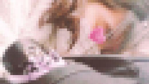 【電車痴漢】自ら隣に来た！！寝たふりしてる超可愛いＫに調子に乗ってヤりたい放題！！ 前編　サンプル画像2