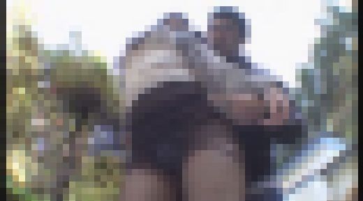 不倫温泉旅行に若妻を連れ出した「えっ、本当にここでするの？」露出見せつけプレイで恥しそうに勃起チ○ポを咥える女たち　04　サンプル画像1
