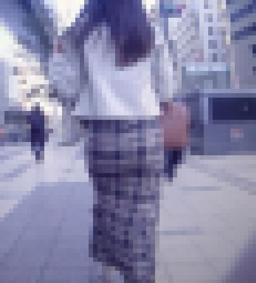 洗練された清楚エレガント美女がタイトスカート履いてプリプリ美尻クネらせながら歩いてるよ　サンプル画像1