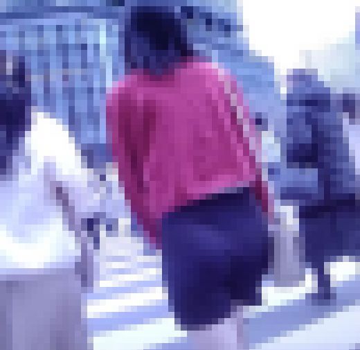 尋常じゃない極薄ペラペラショートパンツ履いて美巨尻パンパンにさせて歩く美少女がエロ過ぎる　サンプル画像1