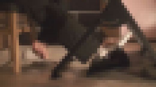 みくちゃんのゲームペダルでM男の顔面踏み踏み舐め舐め　スーツパンプス編　サンプル画像1
