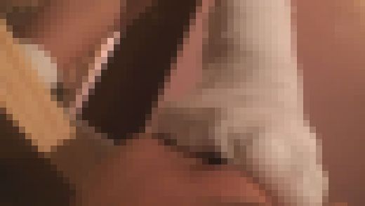 みくちゃんの顔面ペダル踏み　消毒ポンプ　ソックス　裸足編　サンプル画像1