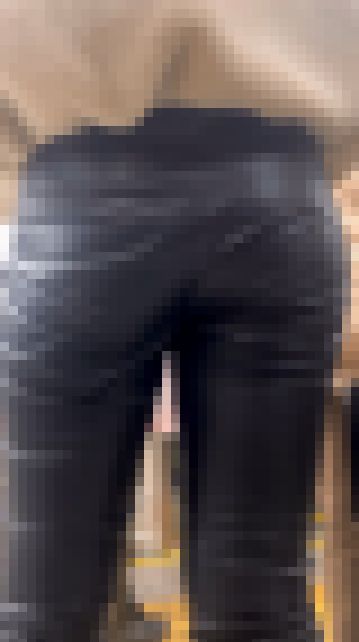 レザーパンツでムチムチな美女　サンプル画像3