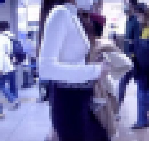 清楚セクシー系の美女が美乳と美尻を強調させて歩いてるよ　サンプル画像3