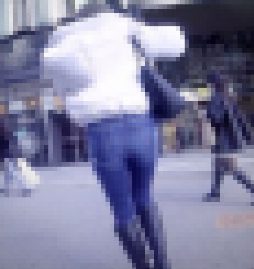 神スタイルの超絶美女が超密着型スキニーデニム履いて美巨尻ピタピタにさせて歩いてるよ　サンプル画像2