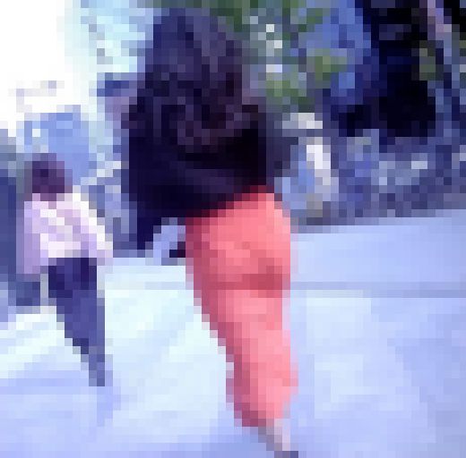 超色っぽい美人お姉さんがペラペラタイトスカート履いて歩いてるよ　サンプル画像3