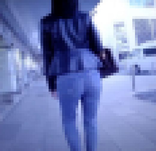 モデル系のルックス抜群美女がデニム履いて歩いてるよ　サンプル画像2