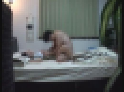 部屋に設置された隠しカメラ 自宅での近●相●の証拠が挙がってしまう… 04 サンプル画像3