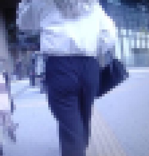 超激カワギャルがタイトスラックス履いて下着の食い込みライン見せて歩いてるよ サンプル画像