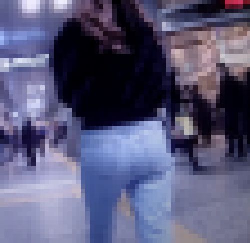 超美巨尻の激カワ美女がデニム履いてお尻モッコリさせて歩いてるよ　サンプル画像2