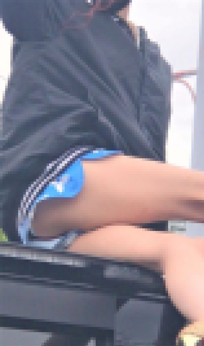 【4K】Pチラ祭り ハミてるキャンギャル ローアングル編 サンプル画像