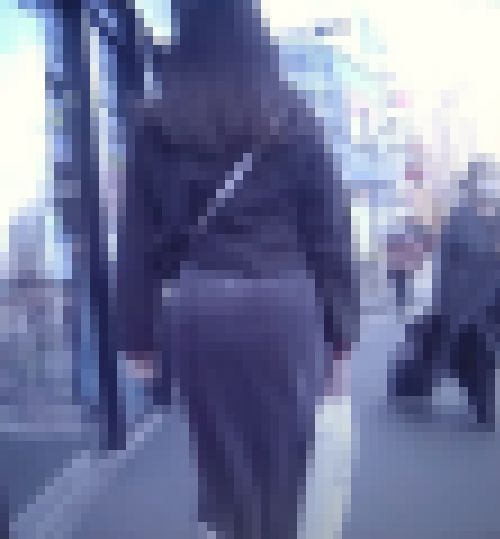 激エロカワ美女がタイトスカート履いて美爆尻を突き上げて歩く姿にフル勃起　サンプル画像2