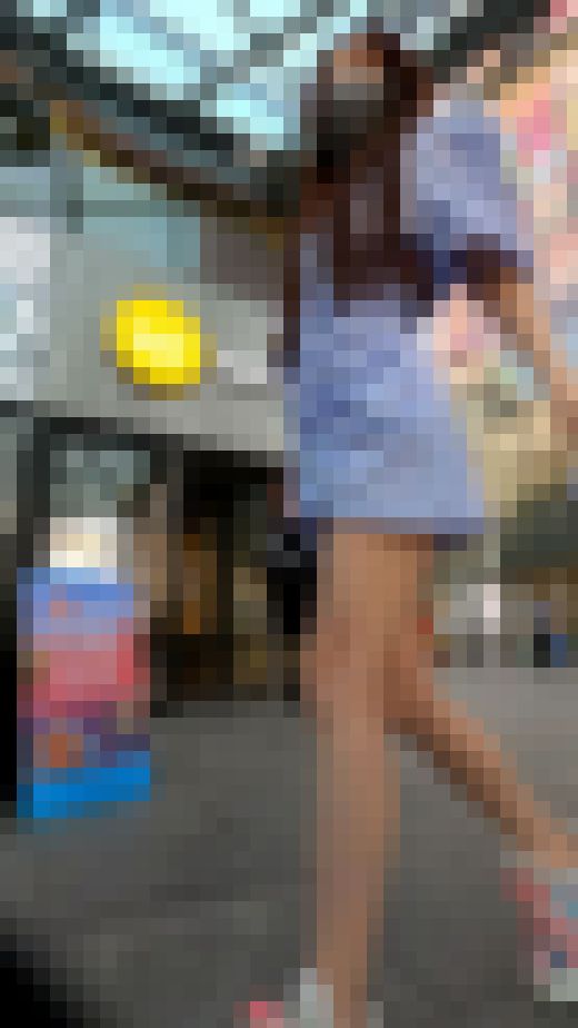 イベント中の可愛いくて綺麗なお姉さまのパンチラ　サンプル画像3