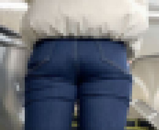 078 ロングブーツを履いたスキニー美女　サンプル画像2